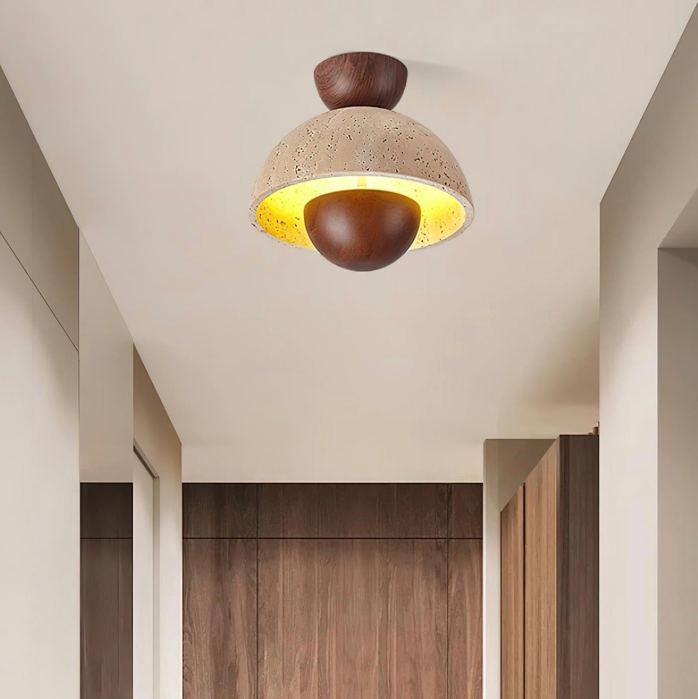 Halbkugel-Deckenleuchte aus Travertin und Holz im Wabi-Sabi-Stil