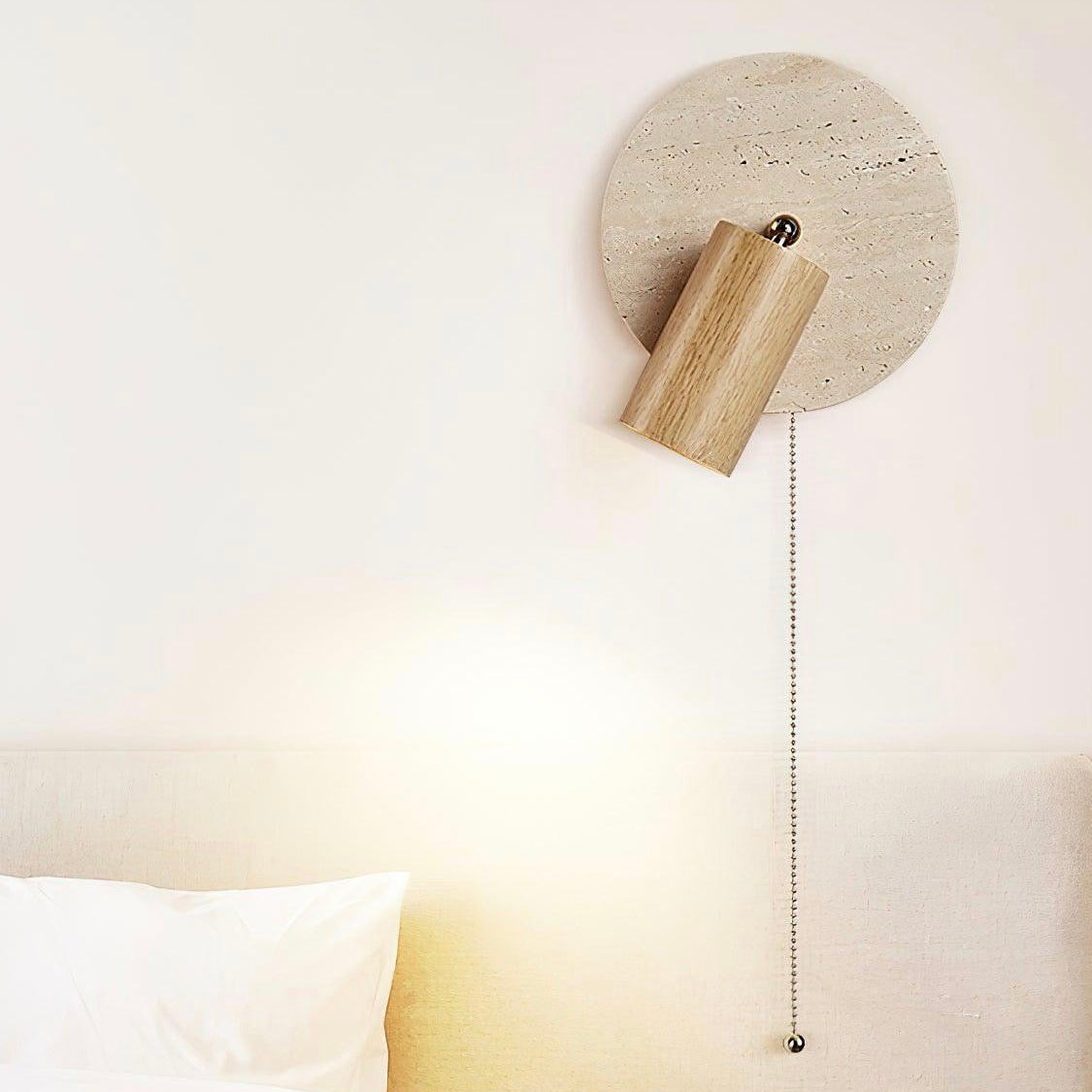 Zylinderförmige Wandleuchte aus Travertin im Wabi-Sabi-Stil mit Zugkettenschalter