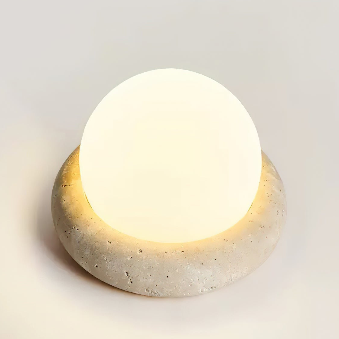Halbrunde Tischlampe aus Travertin im cremefarbenen Stil