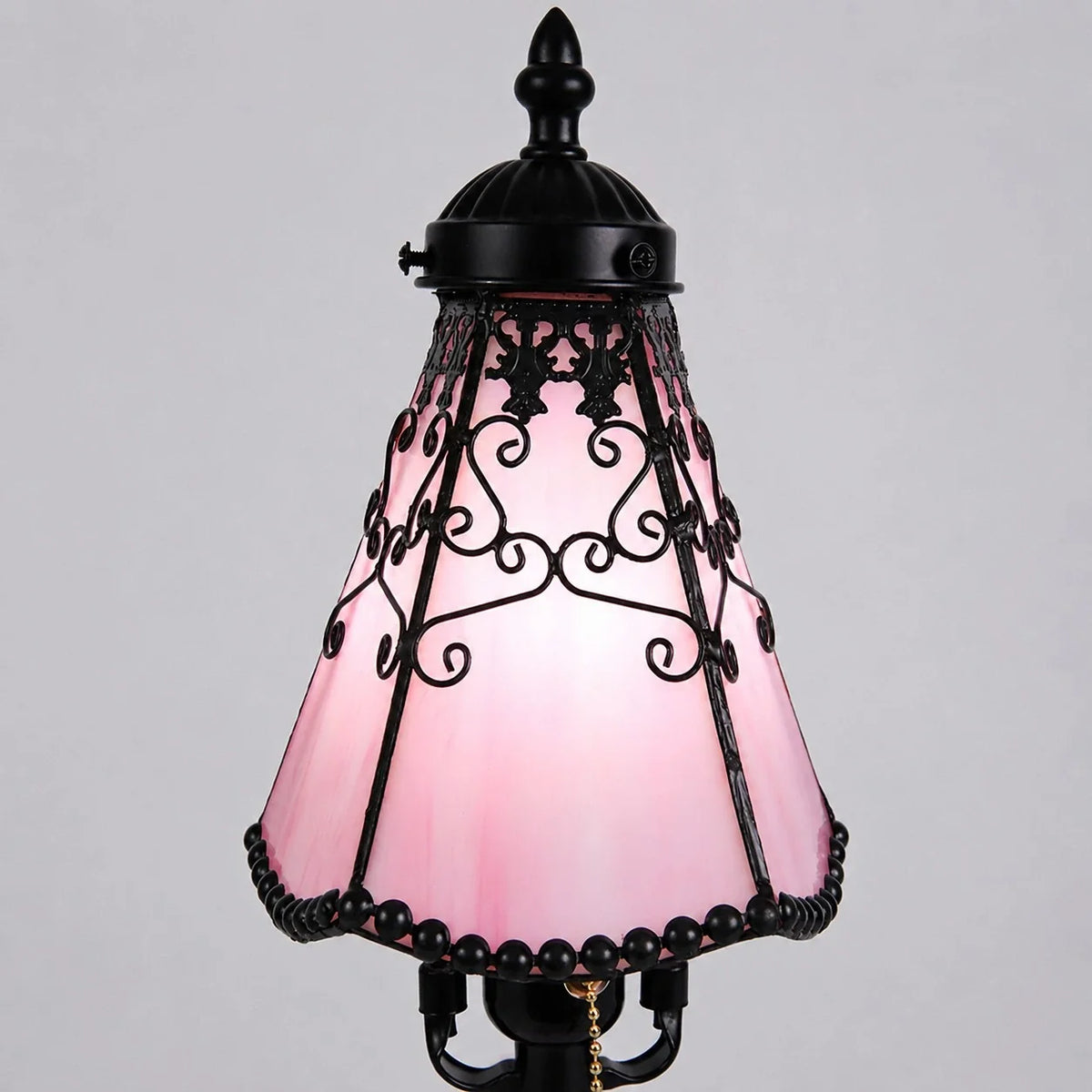 Tiffany-style stained glass table lamp