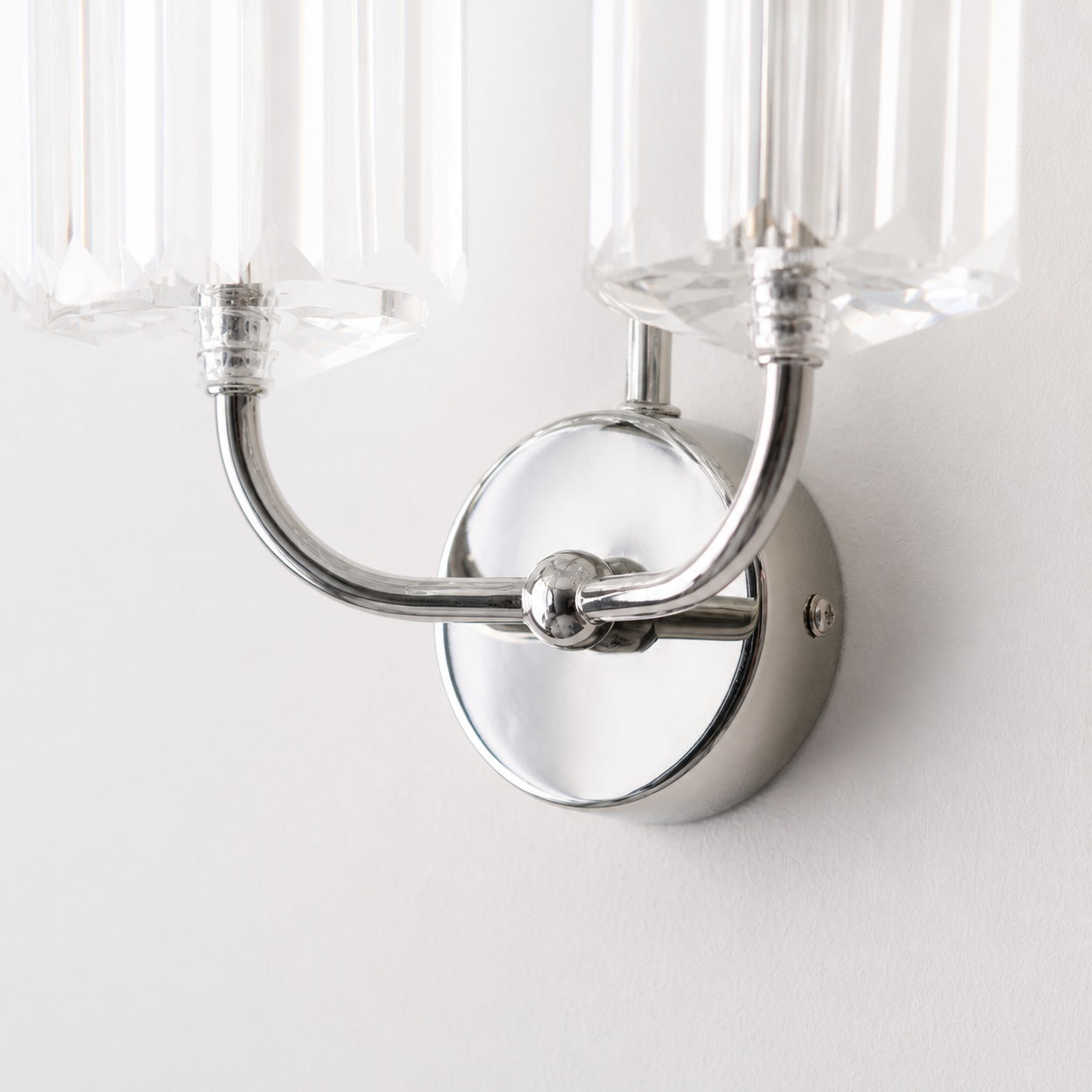 Beveline Wandleuchte aus facettiertem Klarglas - Klassische Metallwandleuchte für Flur und Wohnzimmer