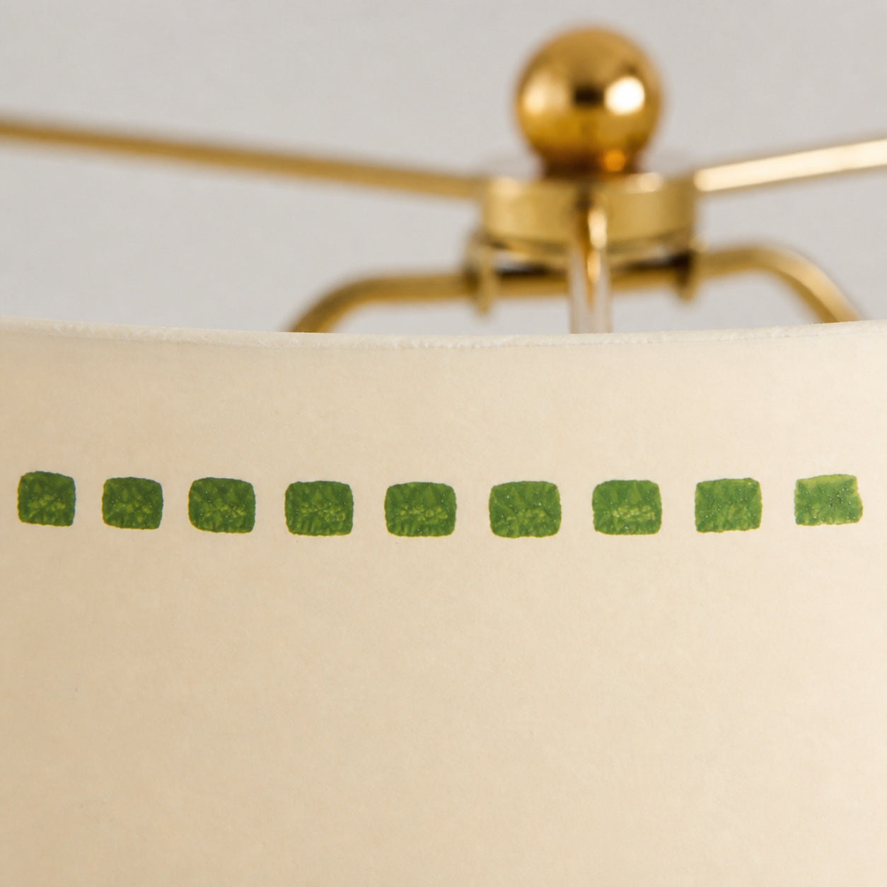 Modo Tischleuchte in Form eines skulpturalen Pferdekopfes aus Kunstharz – Dekorative Tischleuchte für das Homeoffice