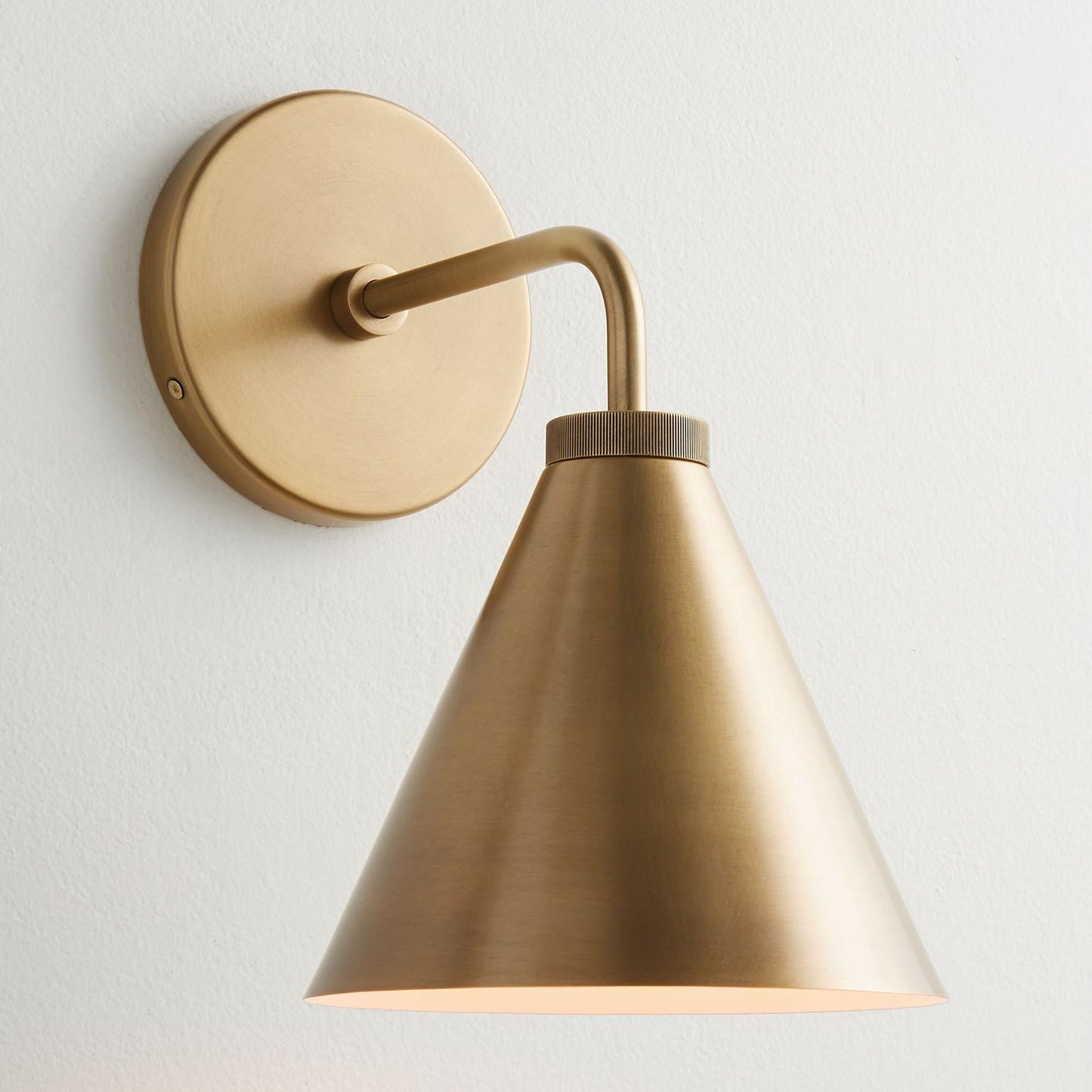 Retro-Wandleuchte aus Metall im Kegeldesign mit klassischem Design