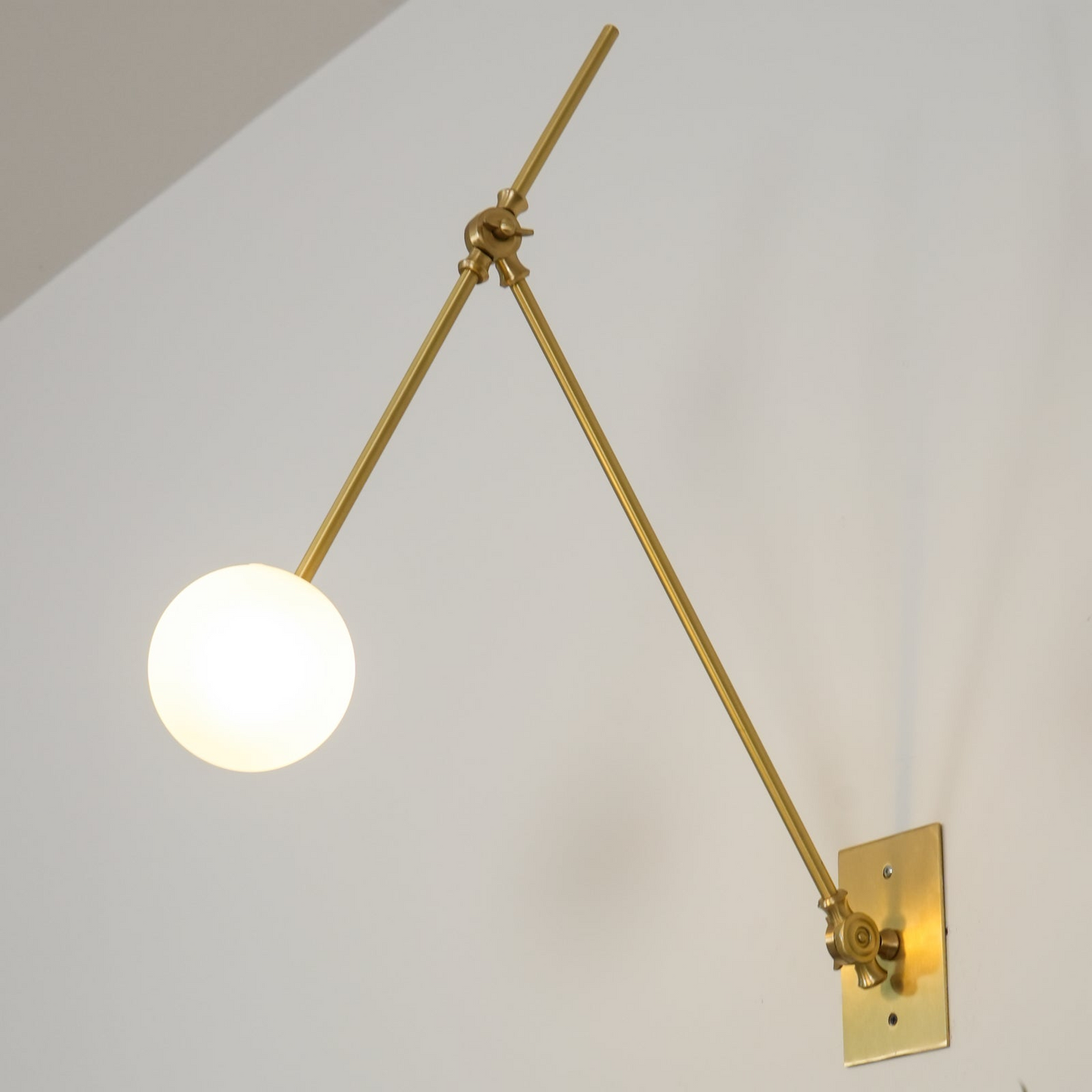 Magari Mid Century Wandleuchte Messing Schwenkbar