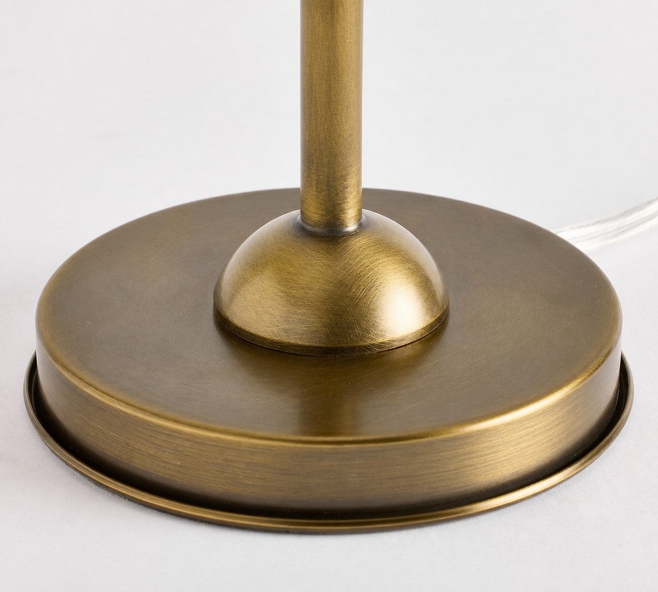 Luvora Eisen Tischlampe mit Strukturiertem Plisseeschirm im Vintage Look für Wohn und Arbeitsbereiche