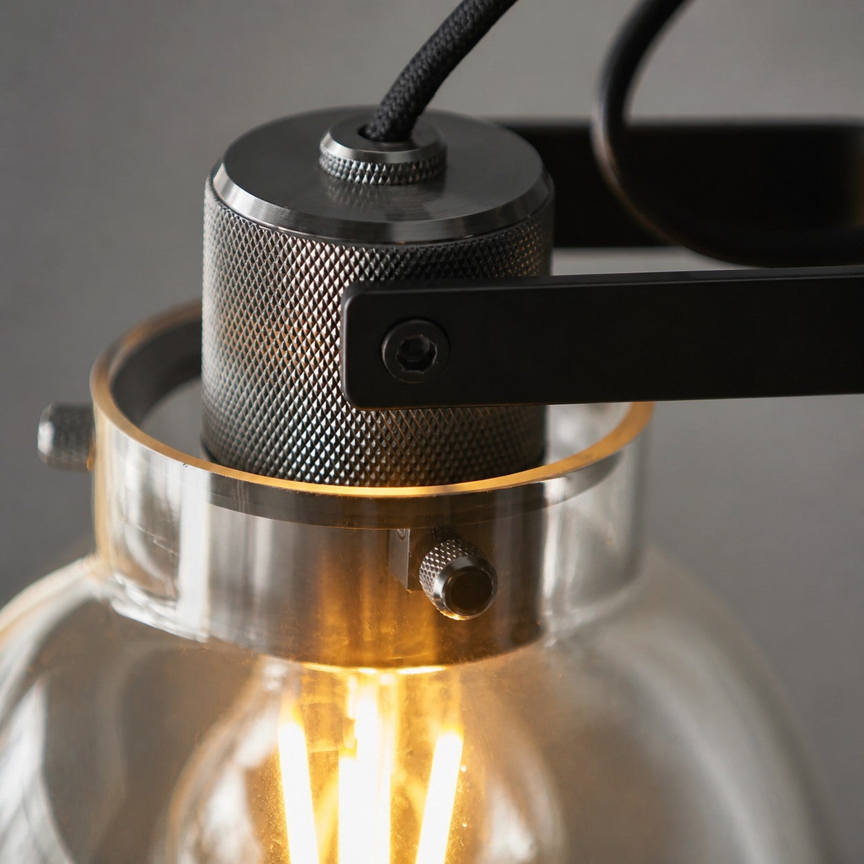 Readium verstellbare Tischleuchte – Industrielles Metall und Kuppelglas für Schlafzimmer und Arbeitszimmer