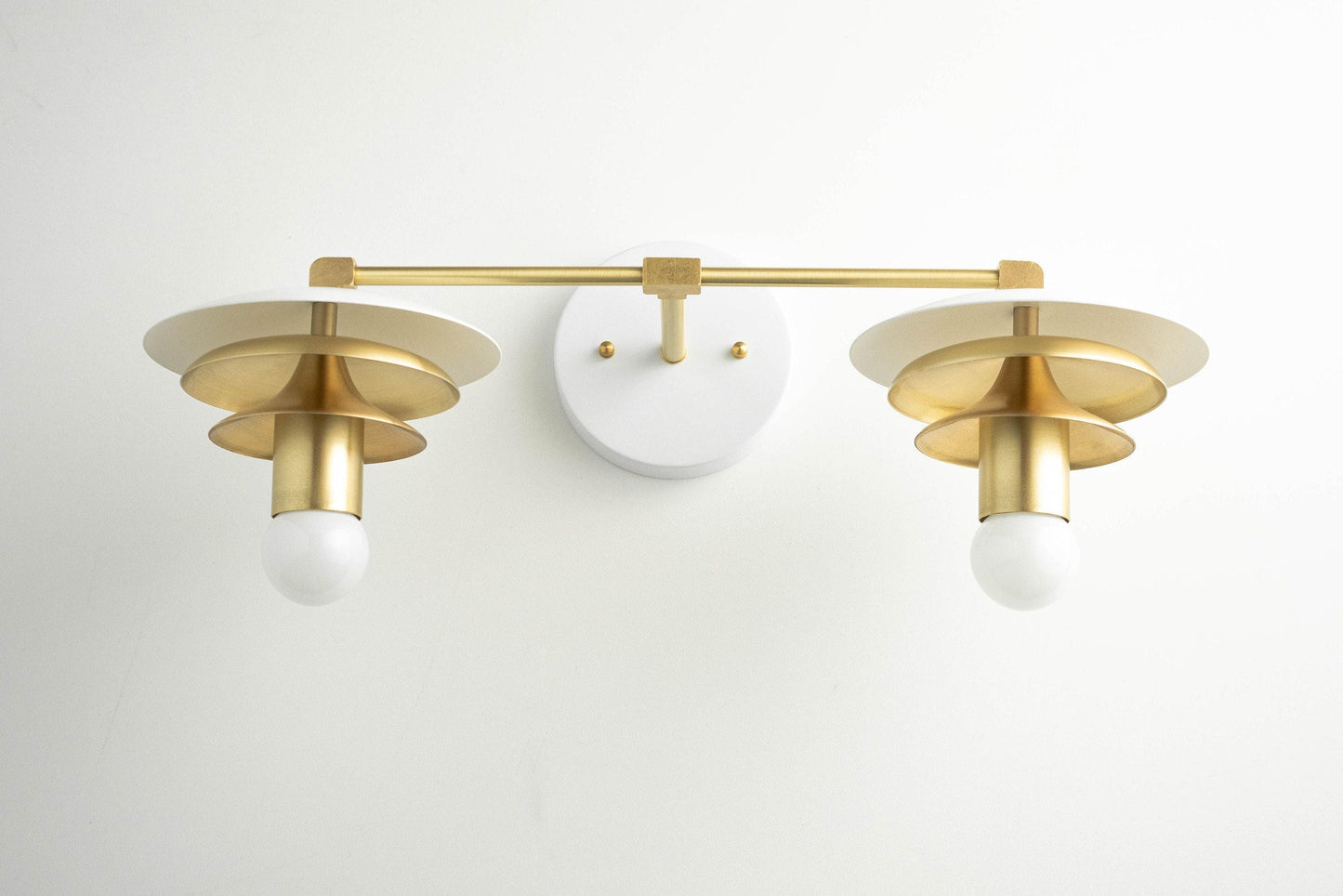 Artivo Layered Brass Design – Scandinavian Style – Wall Sconce – Ideal for Modern Bathrooms