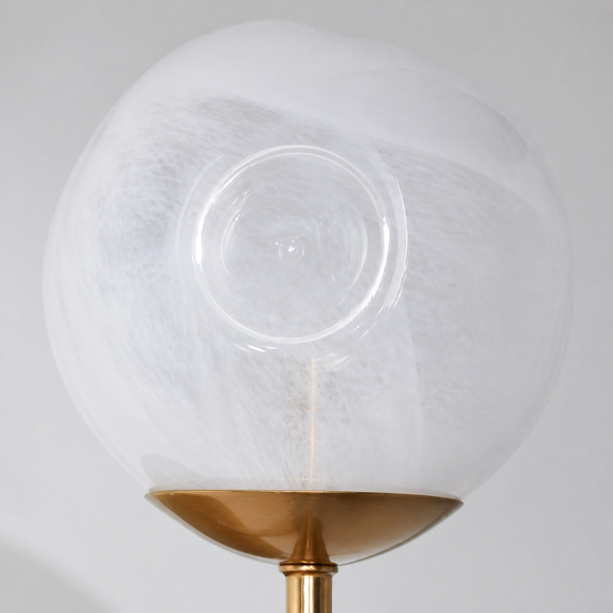 Modo Wandleuchte aus skulpturalem Glas – Moderne Lampe mit diffusem Licht für Eingangsbereiche