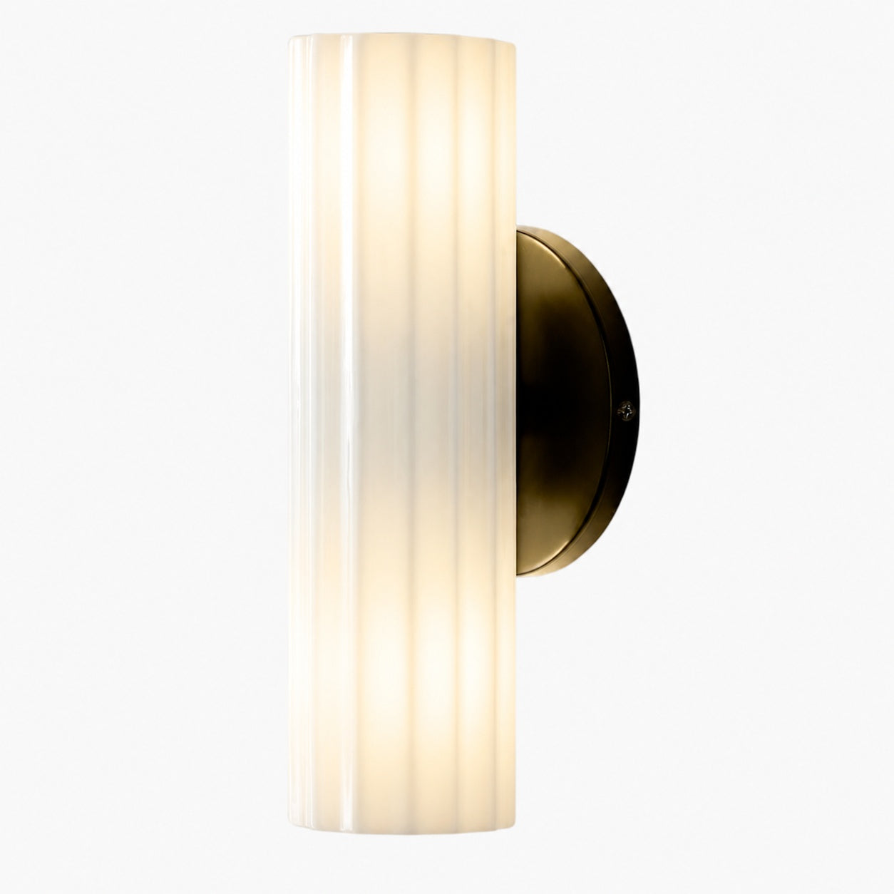 Trenia Stahl-Wandleuchte mit Milchglasschirm – Vertikal geripptes Design