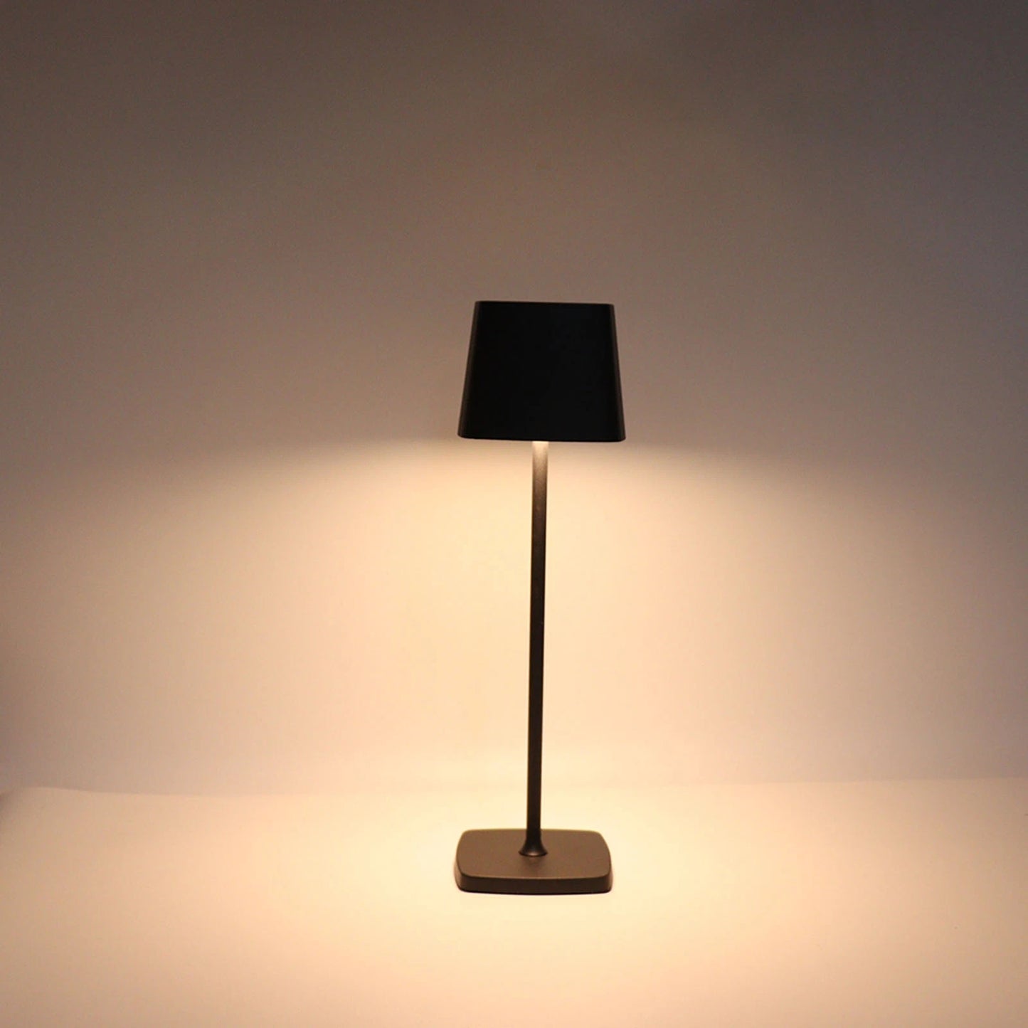 Scandinavian Cordless Touch Led Table Light For Restaurant