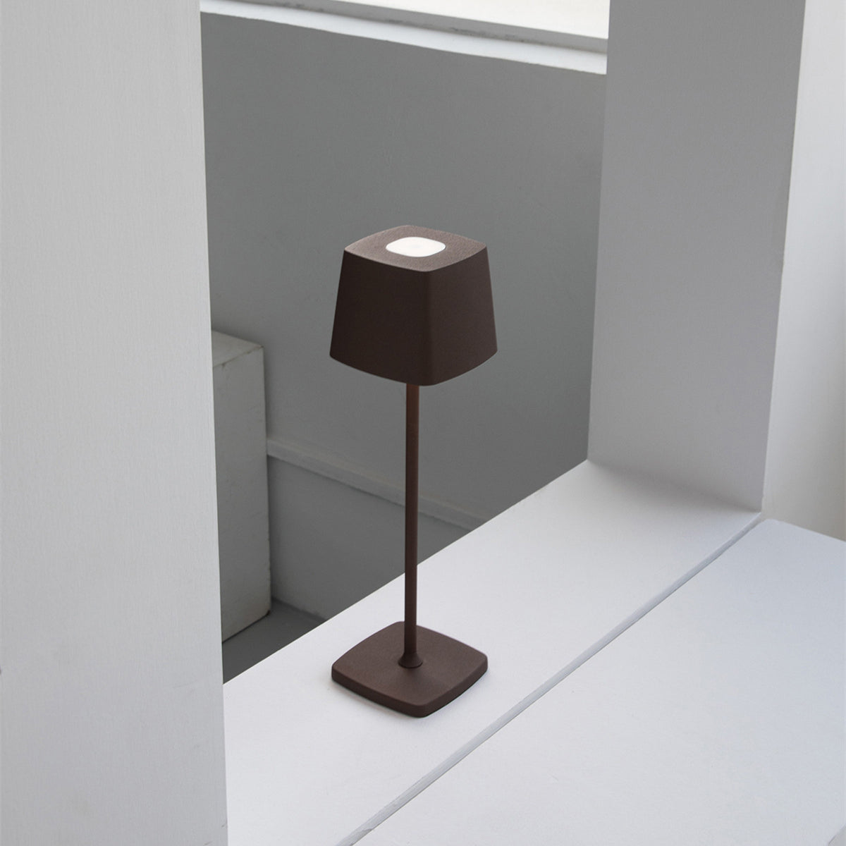 Scandinavian Cordless Touch Led Table Light For Restaurant