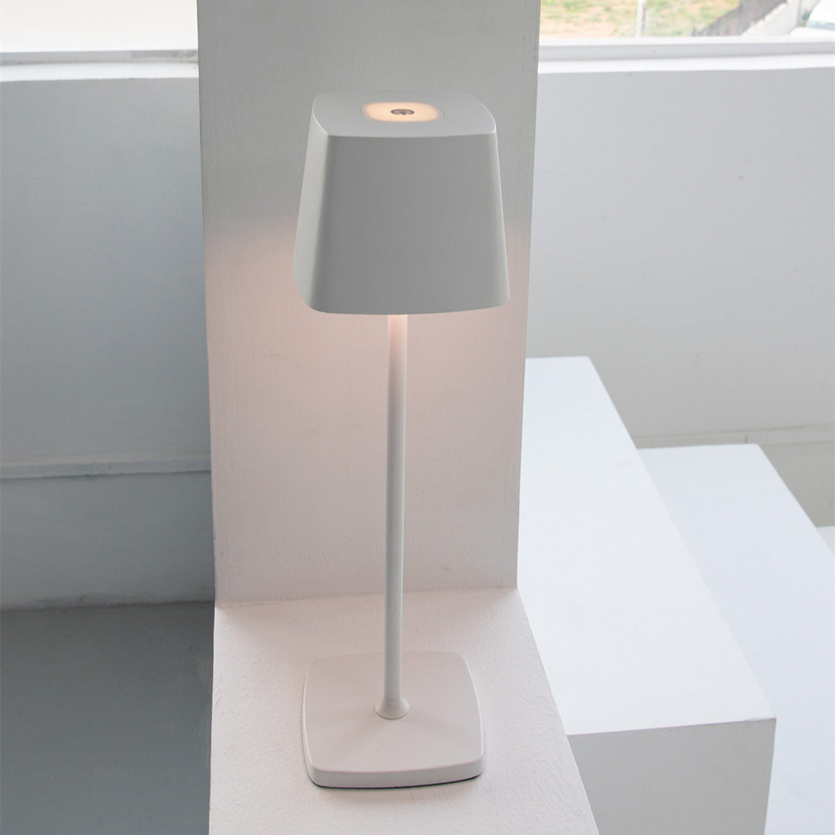 Scandinavian Cordless Touch Led Table Light For Restaurant