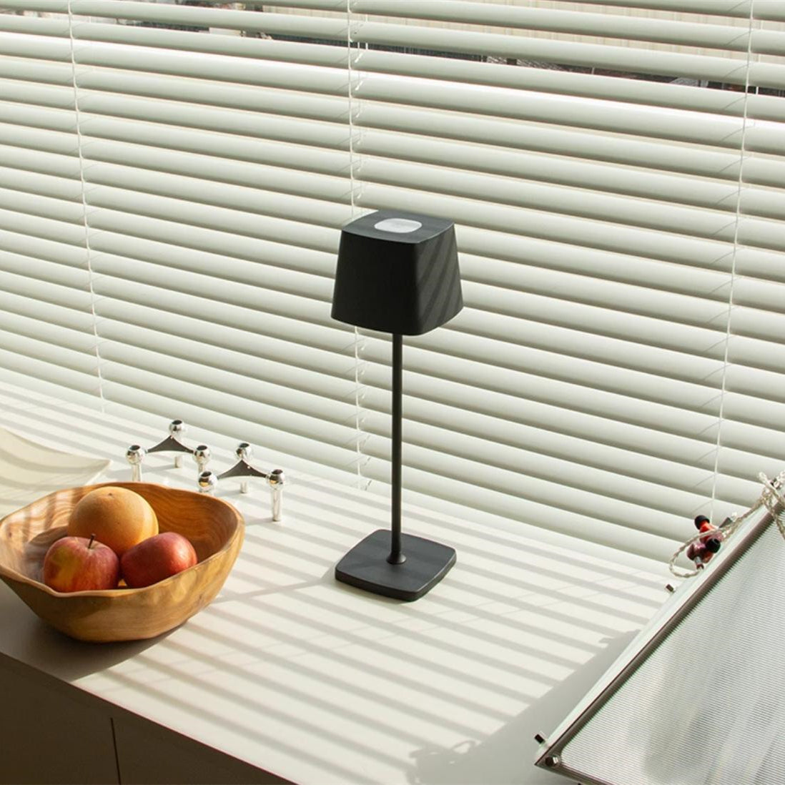 Scandinavian Cordless Touch Led Table Light For Restaurant