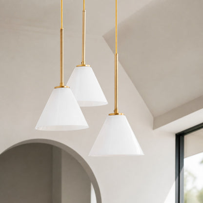 Conica 3-flammiger Kegel-Kronleuchter – Skulpturale Pendelleuchte aus Glas im modernen Stil