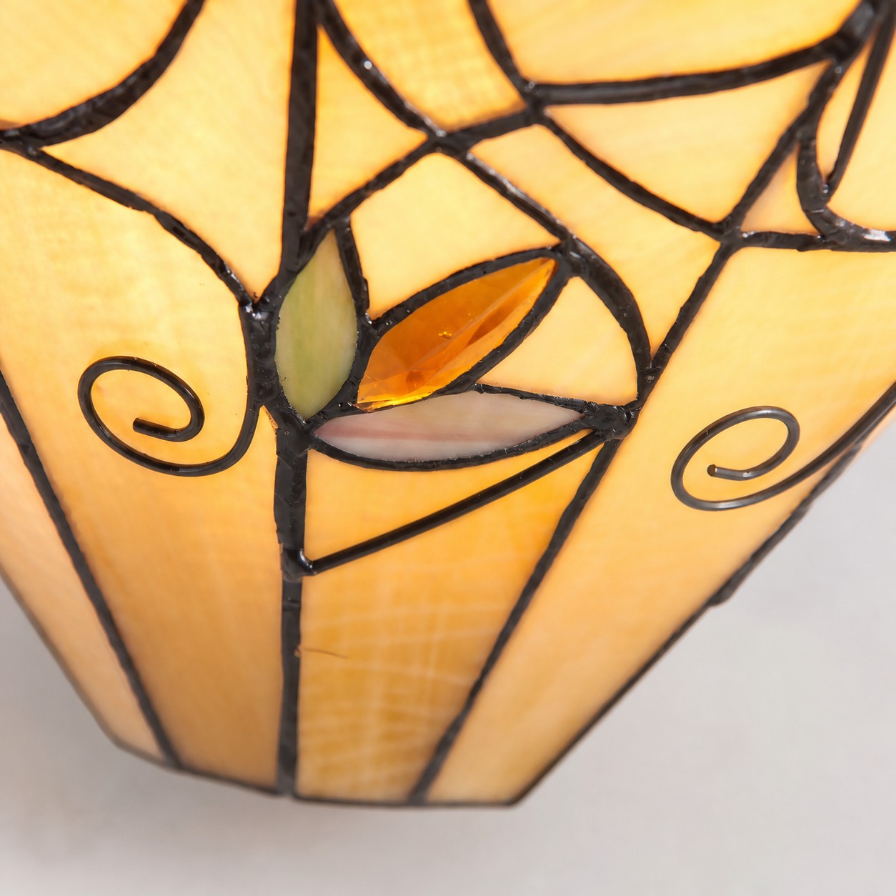 TF Jamelia Art Nouveau Wandleuchte mit abgeschrägtem Glasschirm – Metall-Glas-Leuchte für Flur oder Schlafzimmer