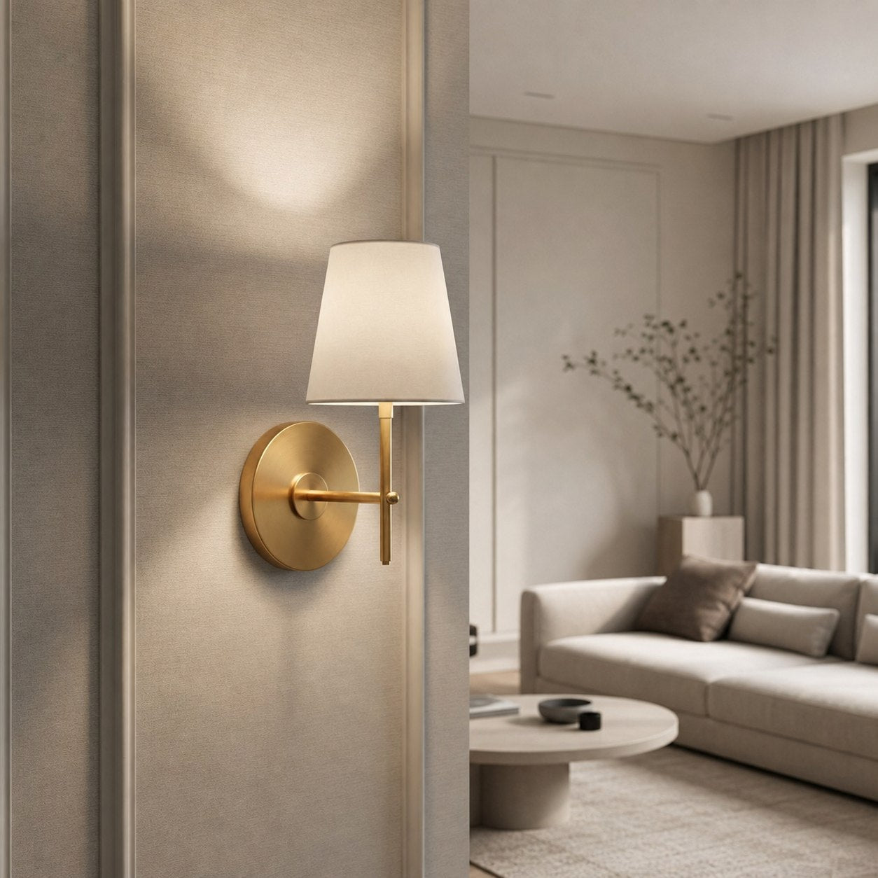 Ornato Elegante Mid Century Sconce mit schlanker Silhouette und warmem Licht für Leseecke oder Schlafbereich