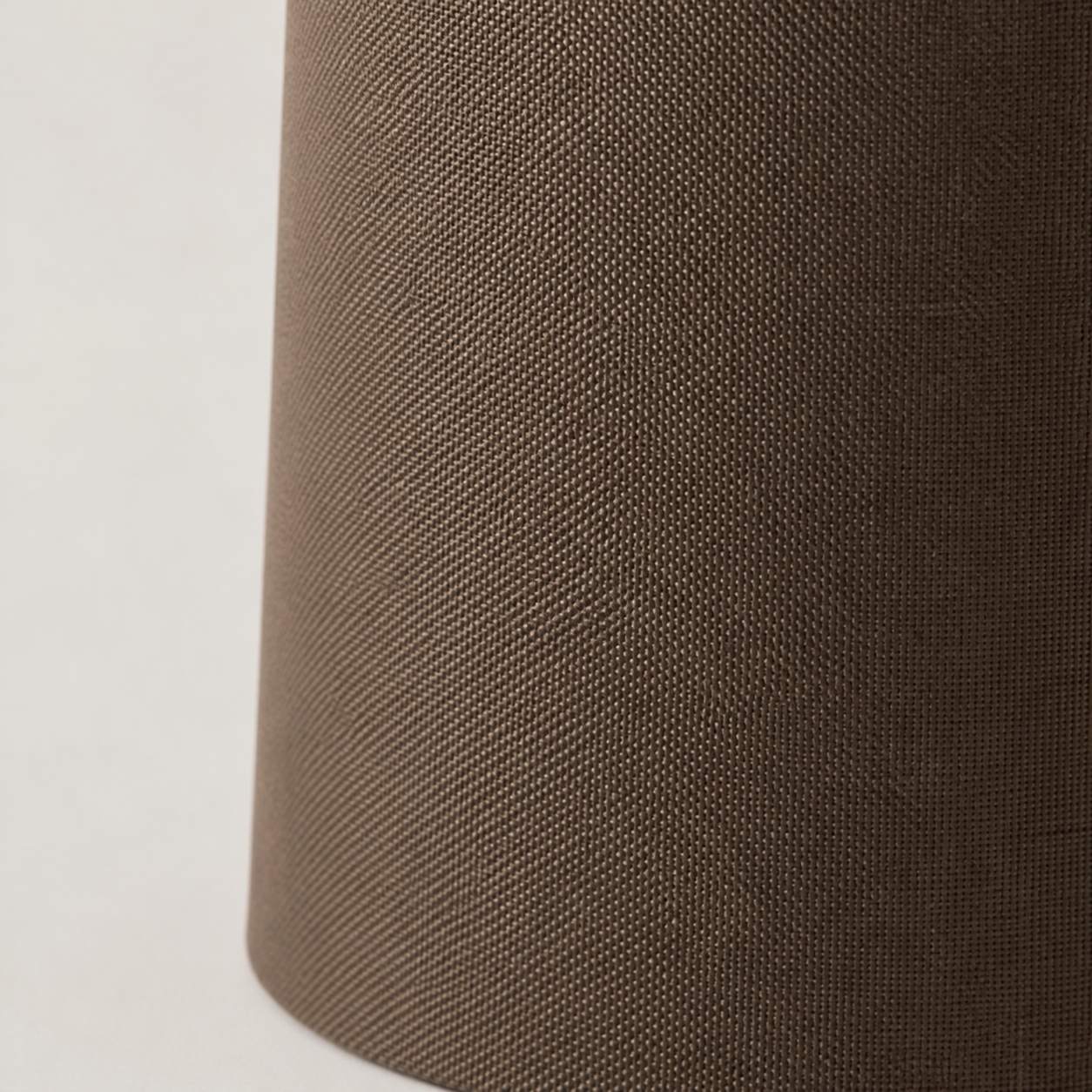 Weavara Moderne Akzent-Tischleuchte – Stoffbezogene dekorative Beleuchtung für Wohn- oder Büroräume