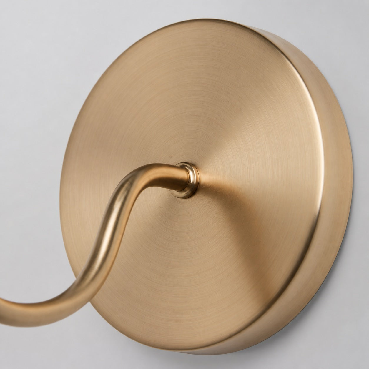 Kysara Wandleuchte aus Messing und Leinen – Skulpturales Kurvendesign, geeignet für Wohnzimmer, Schlafzimmer und Badezimmer