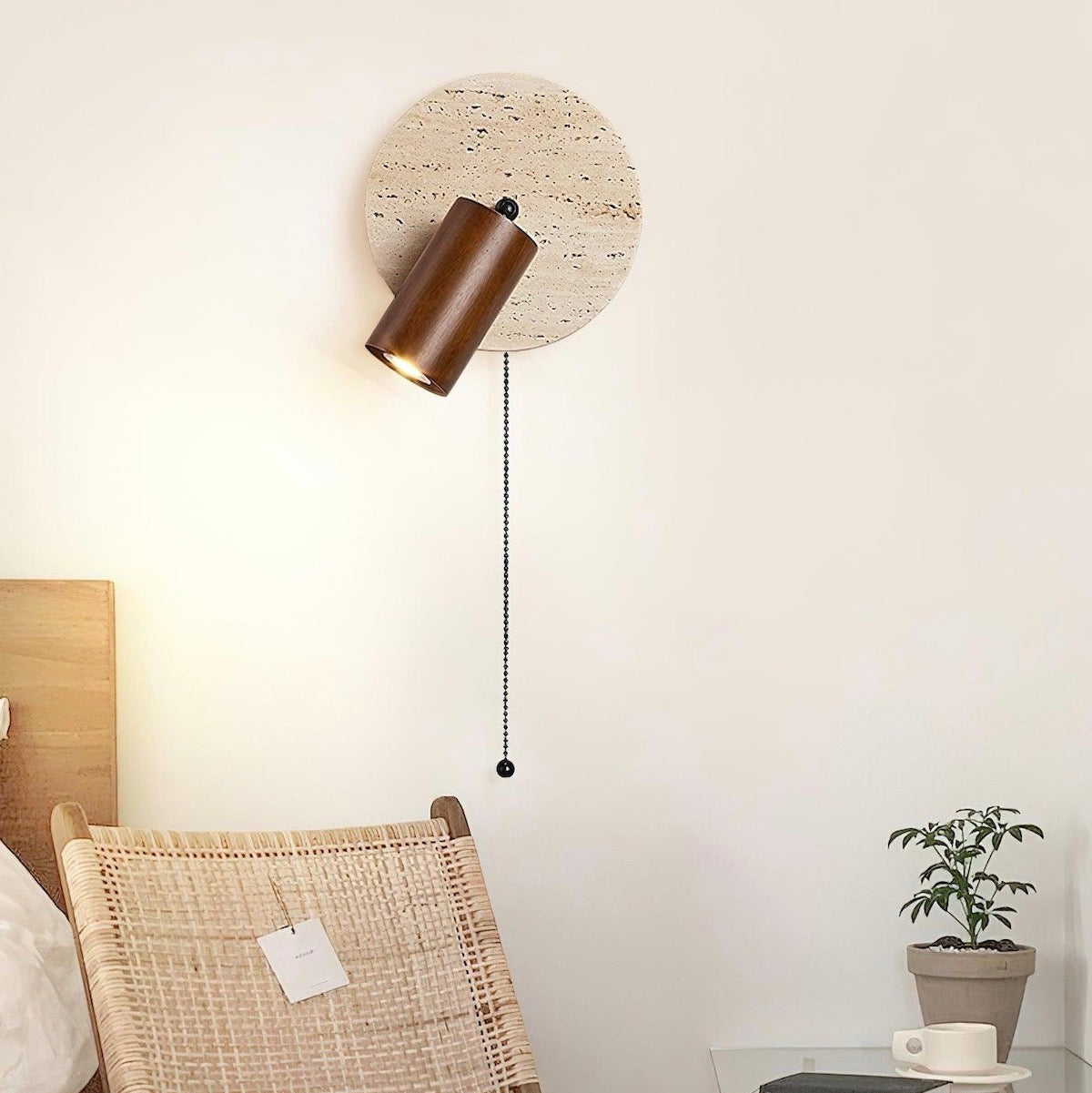 Zylinderförmige Wandleuchte aus Travertin im Wabi-Sabi-Stil mit Zugkettenschalter