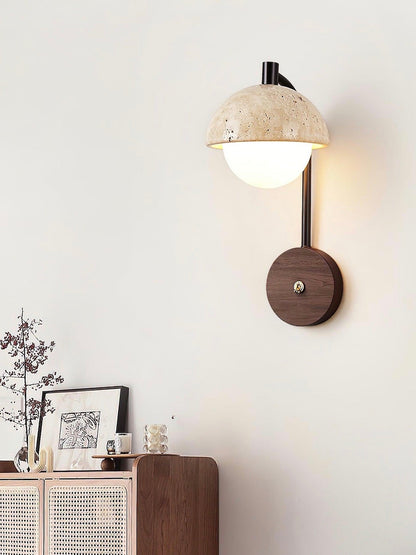 Wandleuchte aus Travertin im Wabi Sabi Stil mit Halbkugel Design für Wohnzimmer und Schlafzimmer