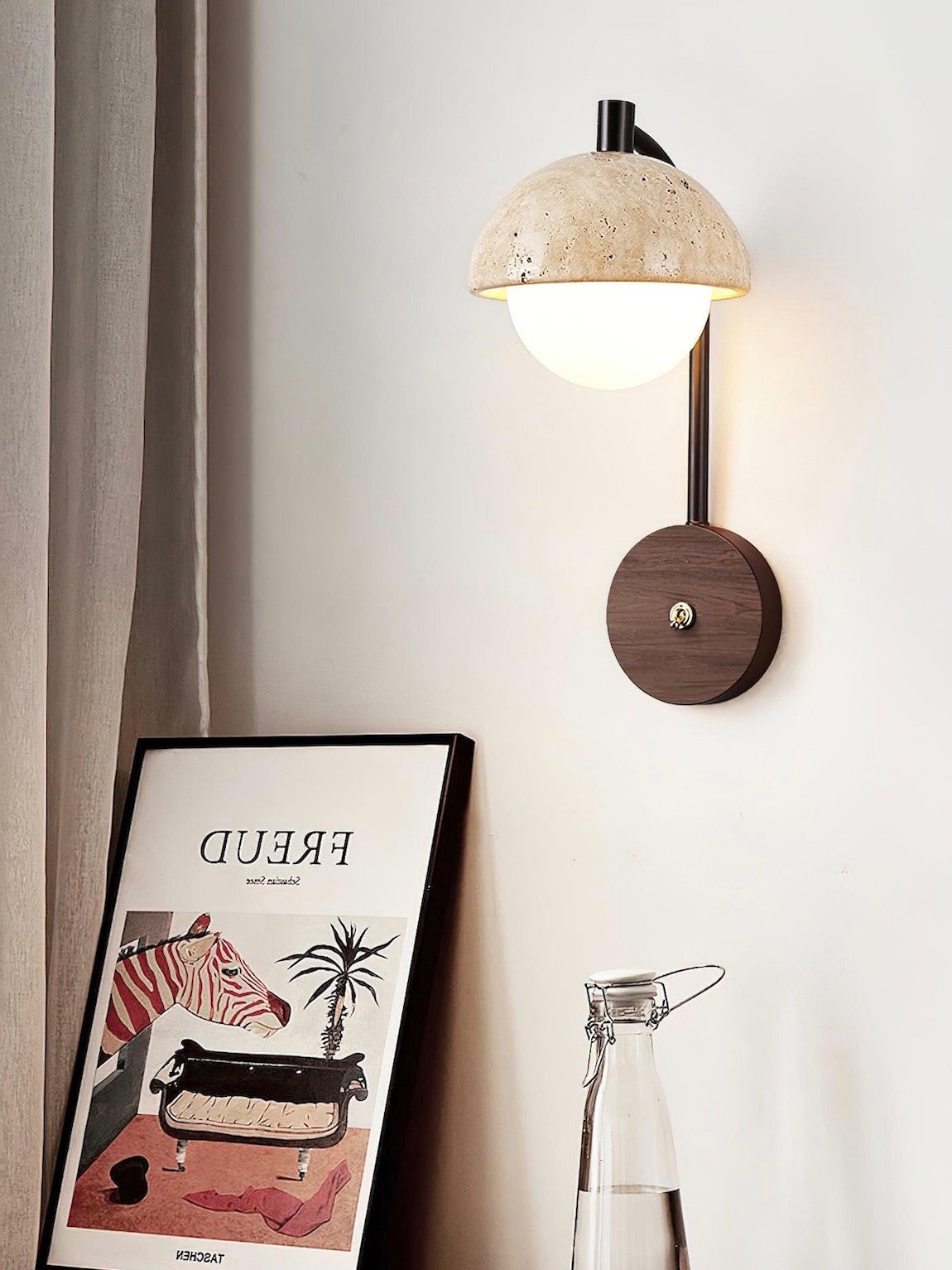 Wandleuchte aus Travertin im Wabi Sabi Stil mit Halbkugel Design für Wohnzimmer und Schlafzimmer