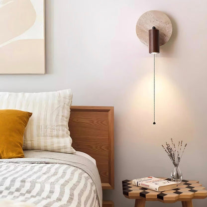 Zylinderförmige Wandleuchte aus Travertin im Wabi-Sabi-Stil mit Zugkettenschalter