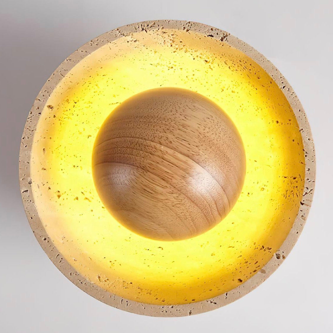 Halbkugel-Deckenleuchte aus Travertin und Holz im Wabi-Sabi-Stil