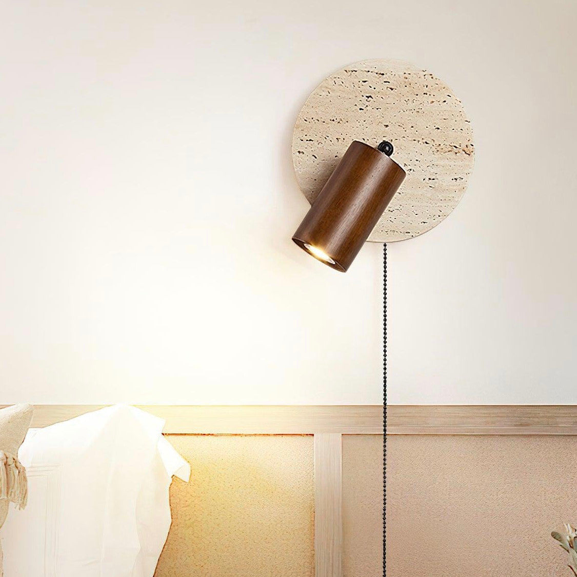 Zylinderförmige Wandleuchte aus Travertin im Wabi-Sabi-Stil mit Zugkettenschalter