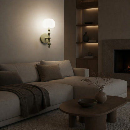 Savara Moderne Wandleuchte mit gebogenem Sockel – Sanfter, diffuser Stoffschirm für Flure und Wohnzimmer