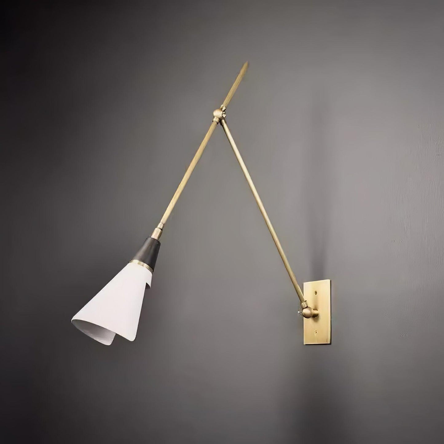 Magari Mid Century Wandleuchte Messing Schwenkbar