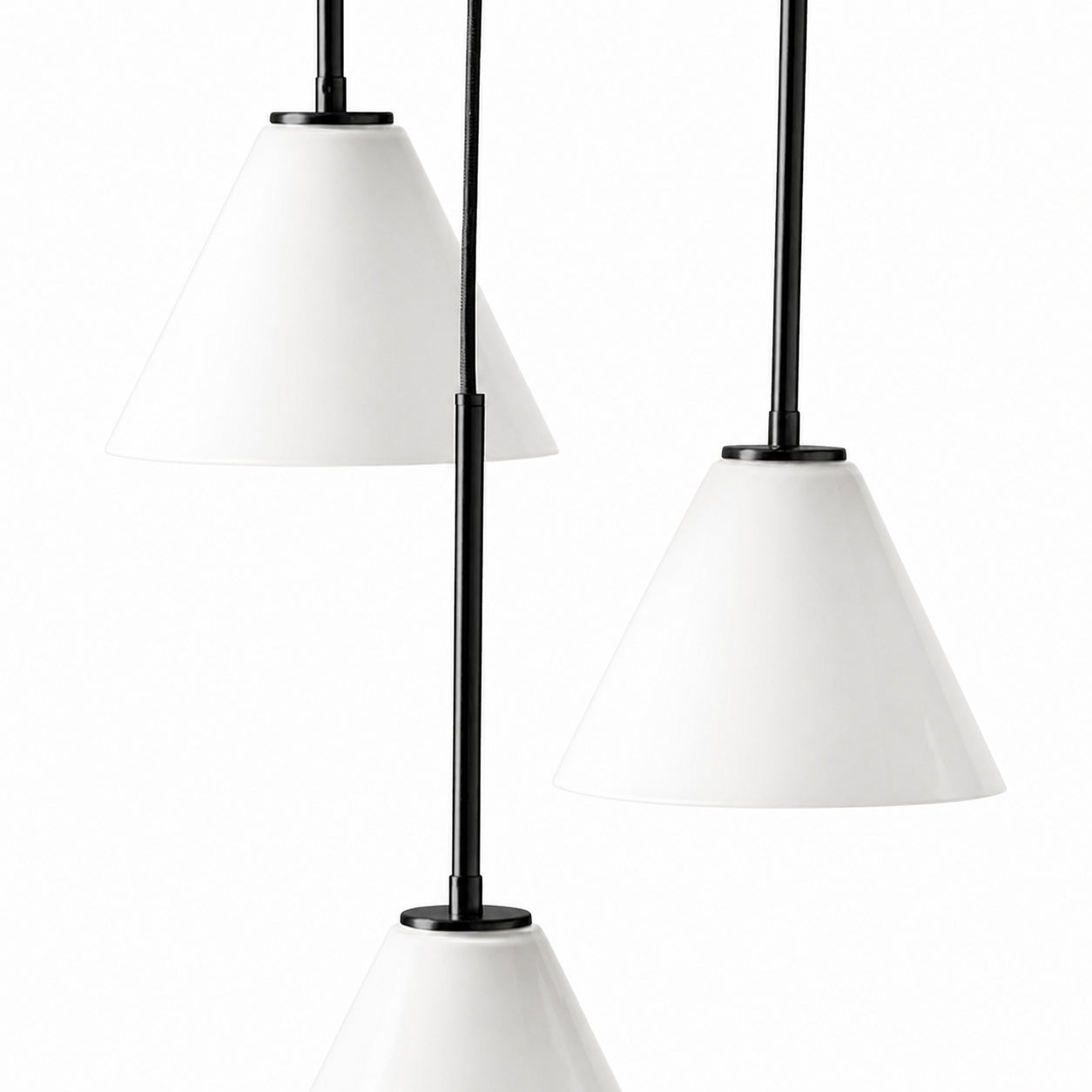 Conica 3-flammiger Kegel-Kronleuchter – Skulpturale Pendelleuchte aus Glas im modernen Stil