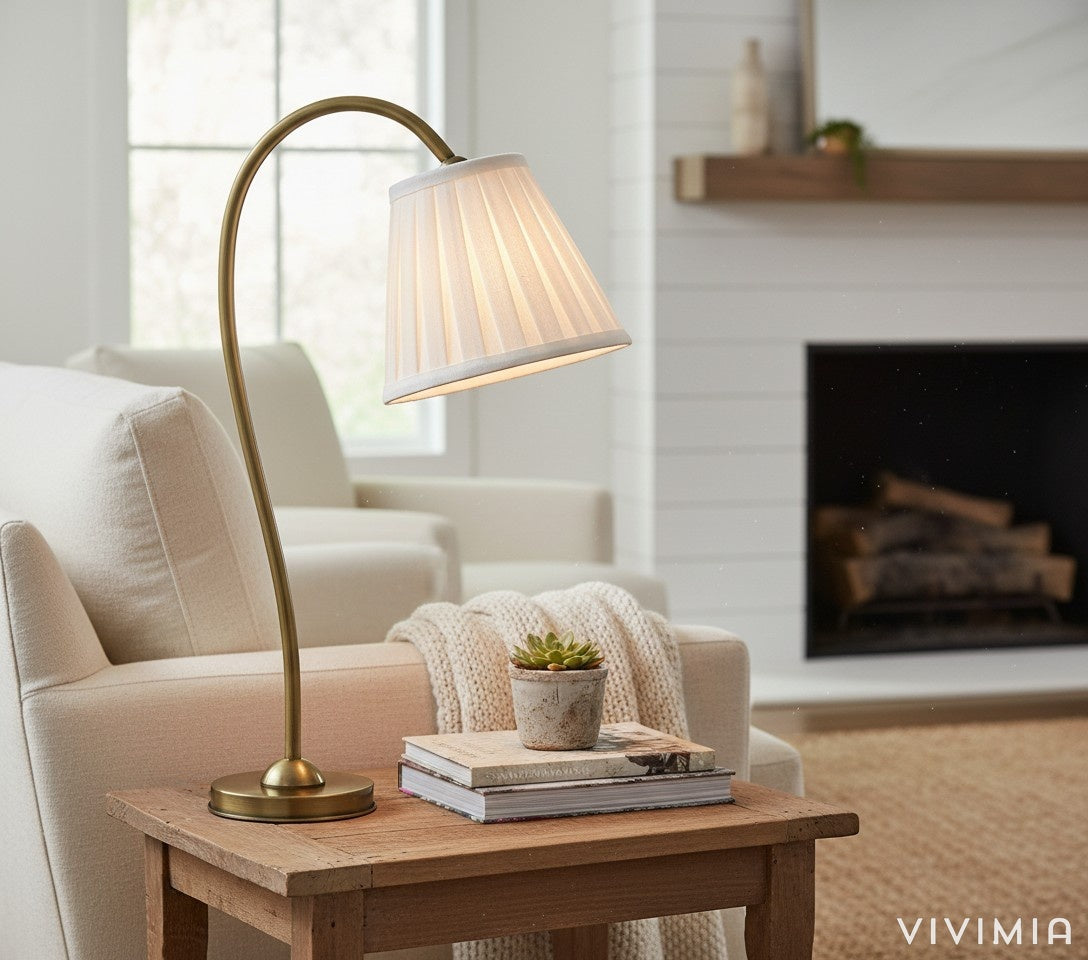 Luvora Eisen Tischlampe mit strukturiertem Plisseeschirm im Vintage Look für Wohn und Arbeitsbereiche