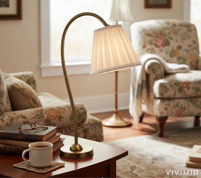 Luvora Eisen Tischlampe mit strukturiertem Plisseeschirm im Vintage Look für Wohn und Arbeitsbereiche