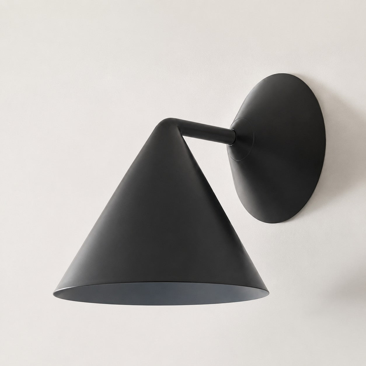 Brivana Wandleuchte – Moderne Metall-Wandlampe für Schlafzimmer & Flur