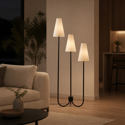 Cordove Stehleuchte mit drei konischen Schirmen – Moderne minimalistische Metall-Stoffleuchte für das Wohnzimmer