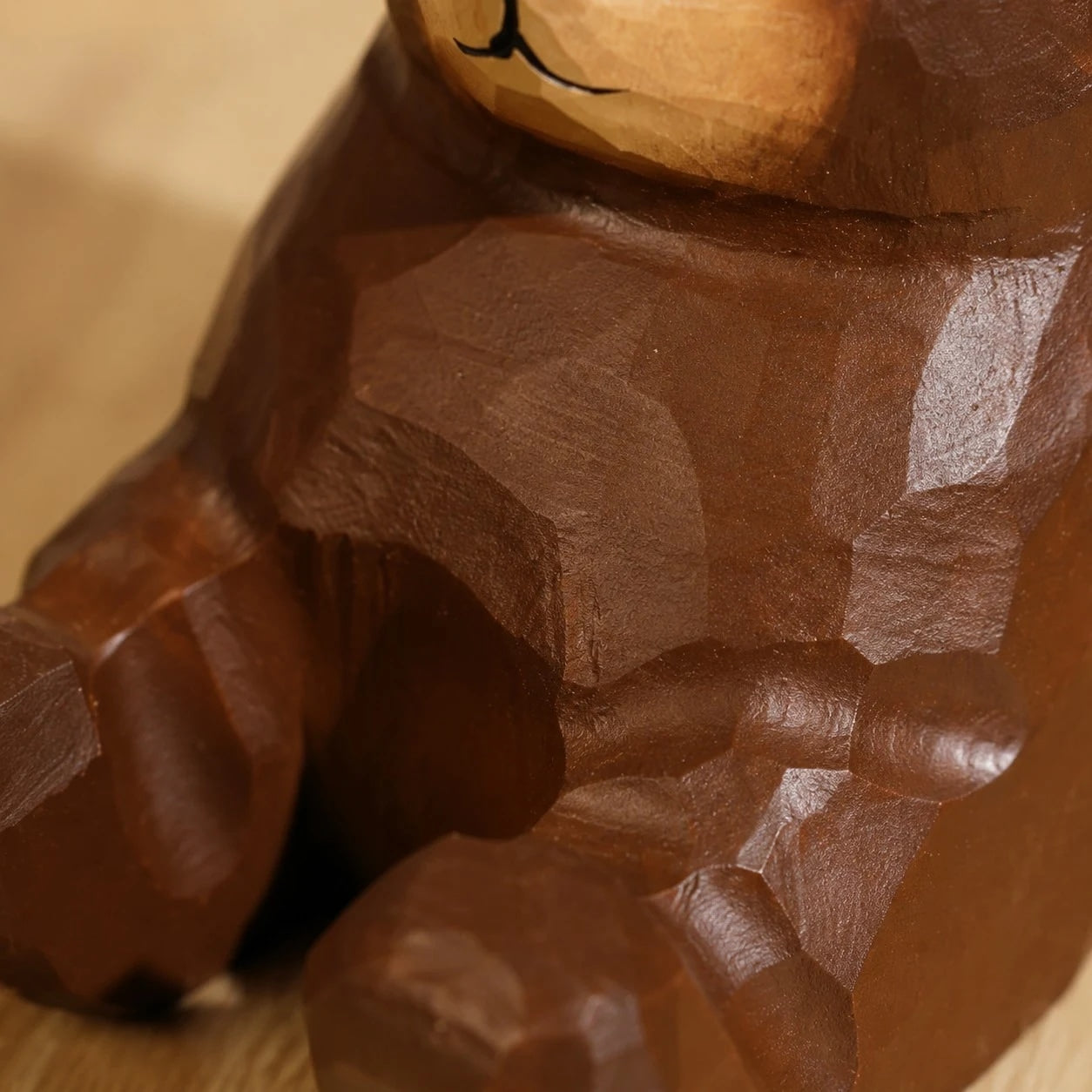 Wooden animal phone stand detail view