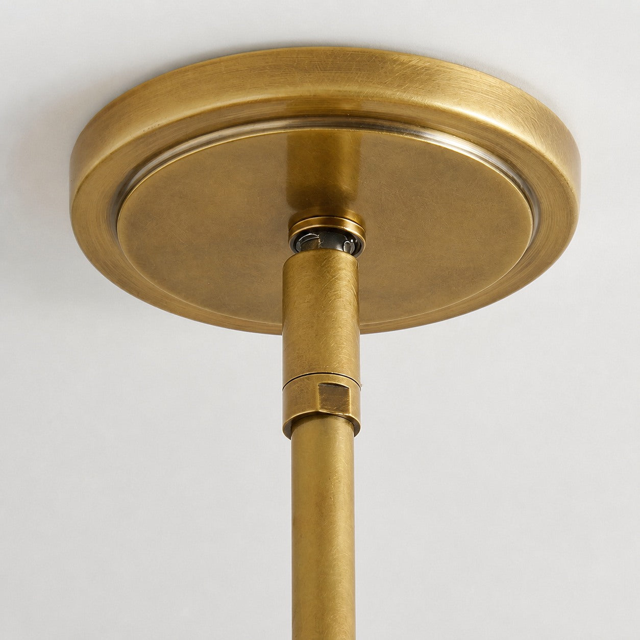 Lumvey Runder Kronleuchter – Vintage-inspirierter Metallrahmen mit gestuftem Glas für Esszimmer und Foyer