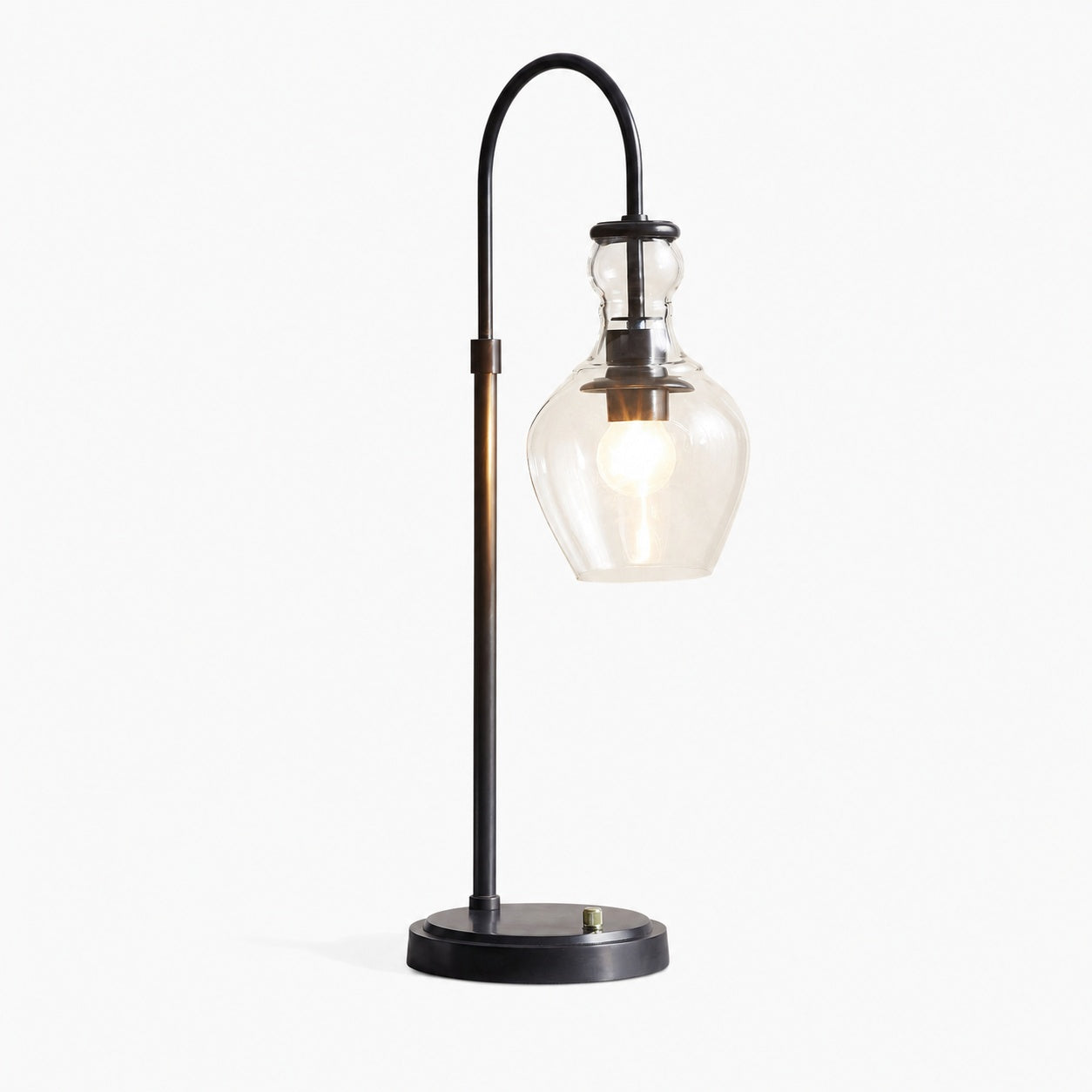 Tischlampe Lawson aus recyceltem Glas mit USB – Modernes Design aus Messing und Bronze