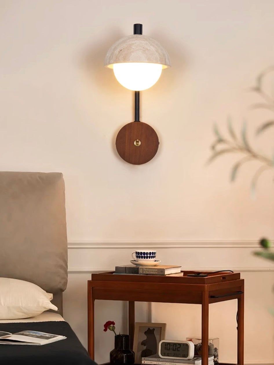 Wandleuchte aus Travertin im Wabi Sabi Stil mit Halbkugel Design für Wohnzimmer und Schlafzimmer