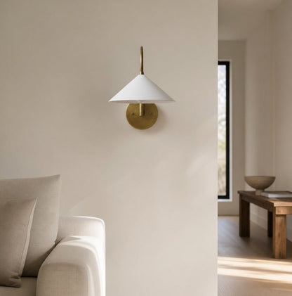 Curva Metall-Wandleuchte im Vintage-Stil – eleganter kegelförmiger Lampenschirm für Schlafzimmer
