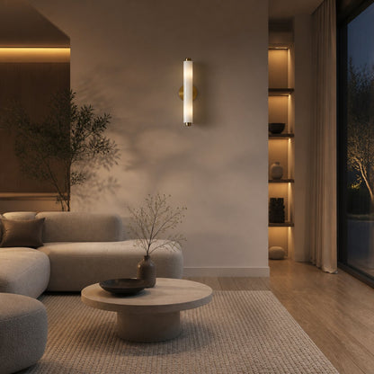 Moderne Glaswandleuchte von Vilonass – Längliches, minimalistisches Design für Innen- und Außenbereiche