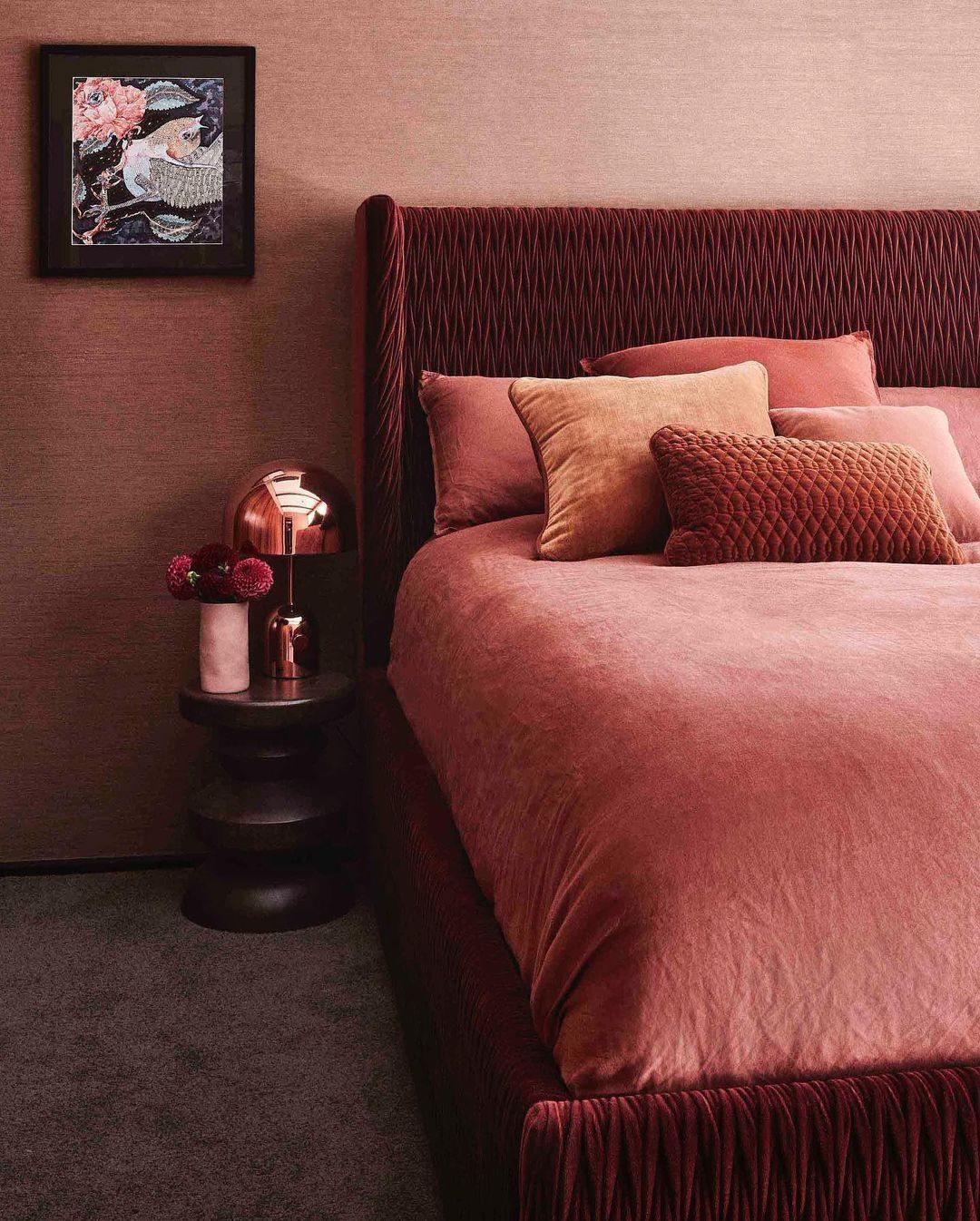 Bell Domed Table Lamp – Modern Minimalist Light for Bedroom & Reading Nooks