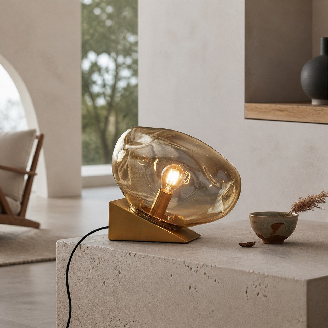 Glissora Glas-Tischleuchte – Weiche, skulpturale Glasform für Wohnzimmer oder Schlafzimmer