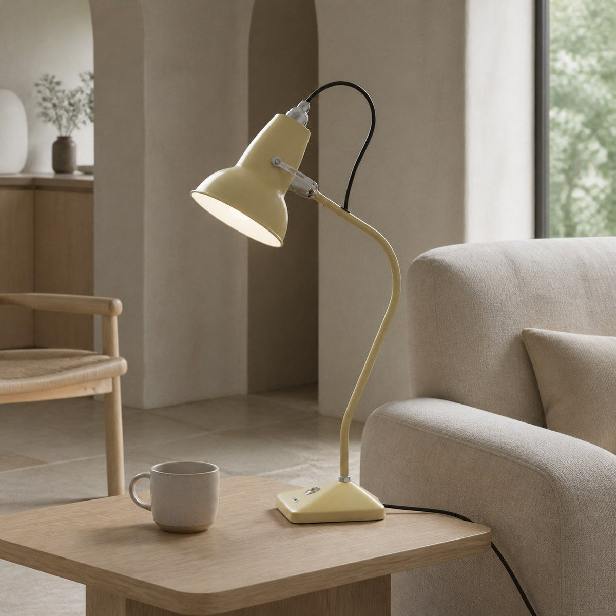Modryx Mini Table Lamp – Pyramid Base Classic Heritage Design for Home