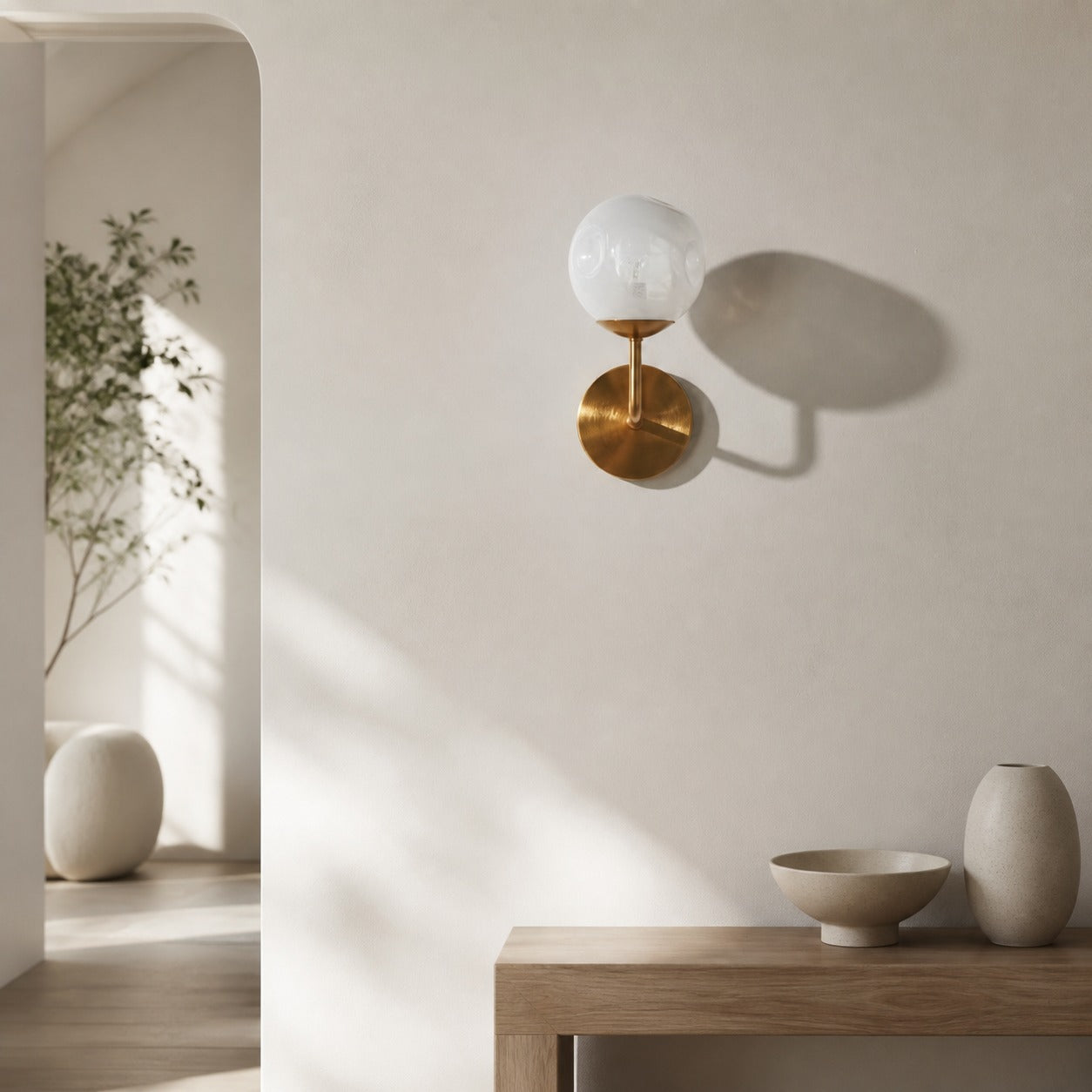 Modo Wandleuchte aus skulpturalem Glas – Moderne Lampe mit diffusem Licht für Eingangsbereiche