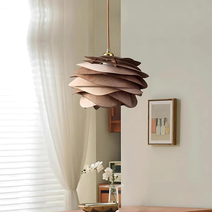 Französischer Tannenzapfen Holz Hängelampe Pendelleuchte mit raffiniertem Design für den Empfangsbereich