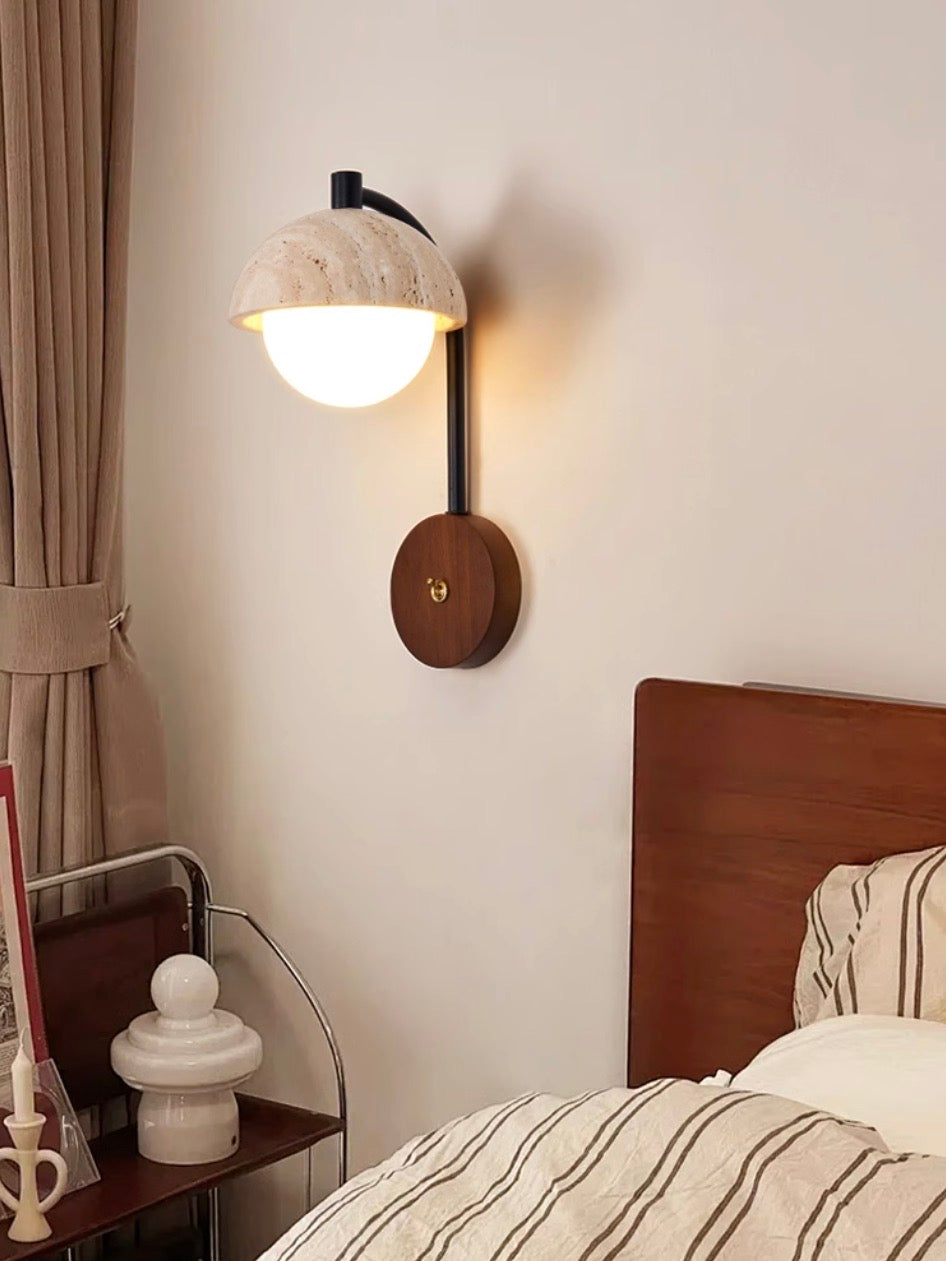Wandleuchte aus Travertin im Wabi Sabi Stil mit Halbkugel Design für Wohnzimmer und Schlafzimmer