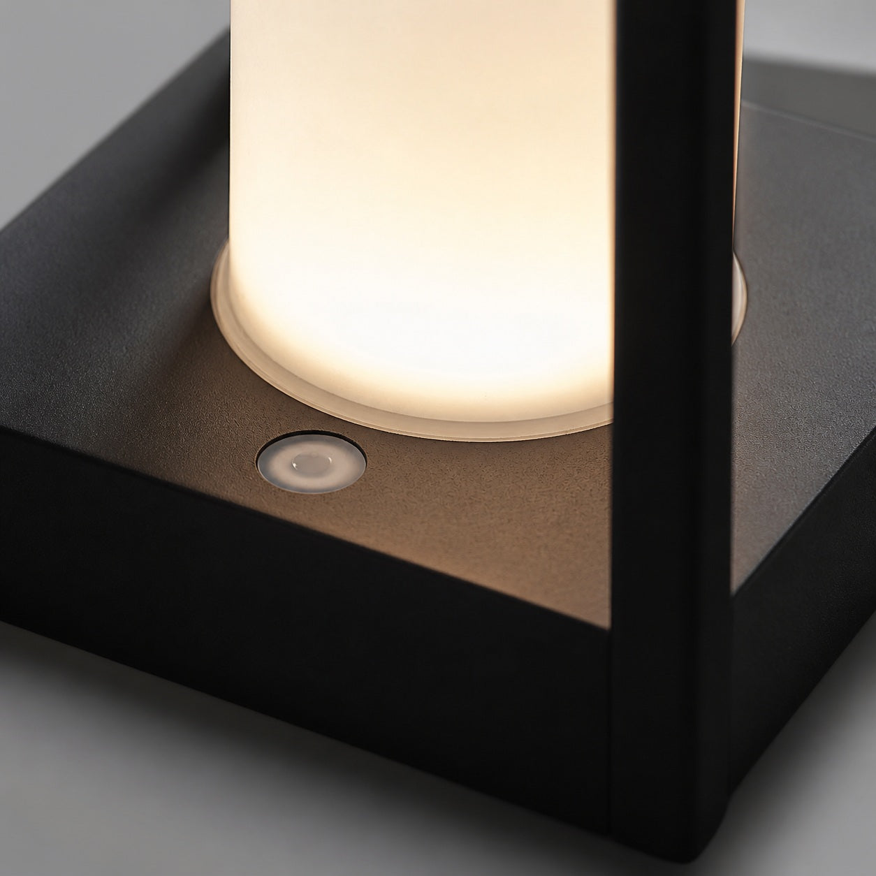 Ambulux Outdoor-Tragbare Lampe – Kompakte Laterne mit ästhetischem Design für Camping oder Esszimmer