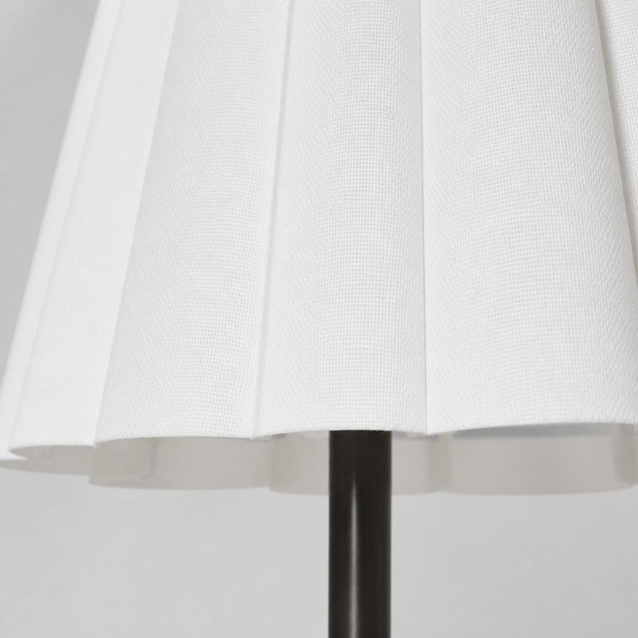 Ruffmeto Transitional Slim Table Lamp – Sculptural Shade Lighting for Living Room or Bedroom