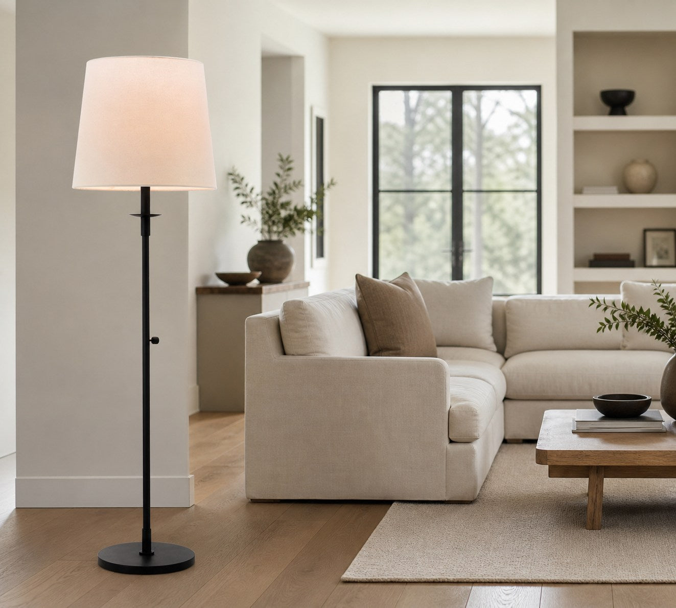 Rowan Schlanke Articulating Floor Lamp mit Leinenlampenschirm für fokussiertes Licht